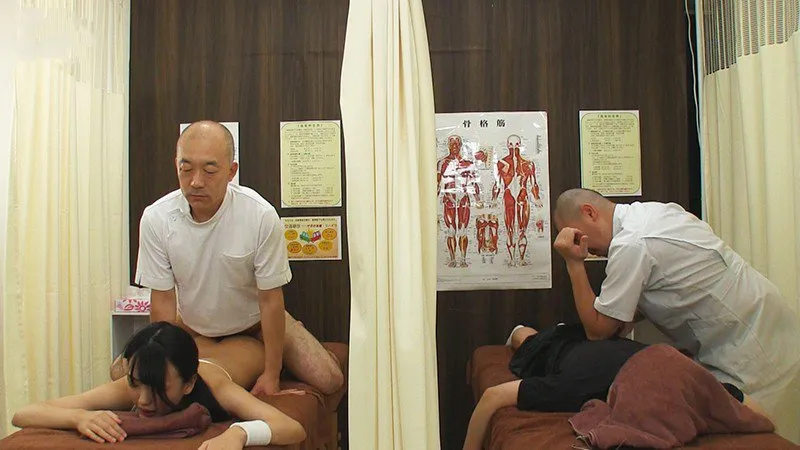 Dẫn nhân tình đi mát-xa rồi bị đụ cạnh bên mà không hề hay biết