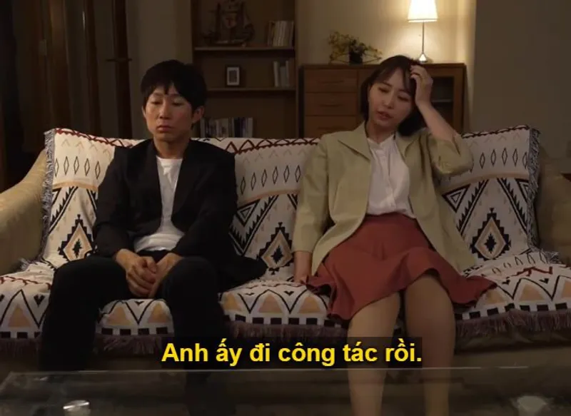 Buồn vì ông chồng muốn ly hôn, cô vợ đi họp lớp rồi dẫn cậu bạn học về nhà địt